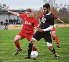  ?? Foto: Roland Geier ?? Erzielte in der ersten Saisonhälf­te nahezu die Hälfte aller Karlshulde­r Tore: Angreifer David Ibraimovic (rechts).