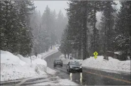  ?? NATHANIEL LEVINE — THE SACRAMENTO BEE VIA AP, FILE ?? Snow falls on Highway 89along the west shore of Lake Tahoe near Tahoma on Jan. 5.