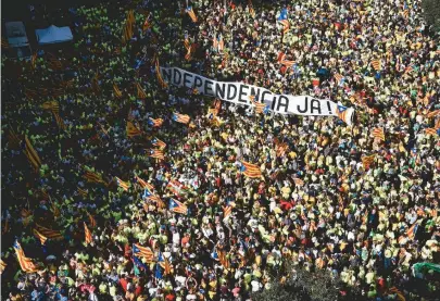  ??  ?? ATO PELA INDEPENDÊN­CIA DA CATALUNHA