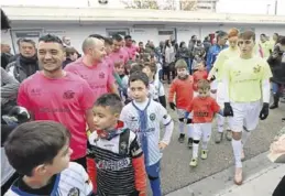  ?? ÁNGEL DE CASTRO ?? ▶▶ Equipos ▷ Veteranos del Zaragoza y del Santa Isabel formaron los onces.