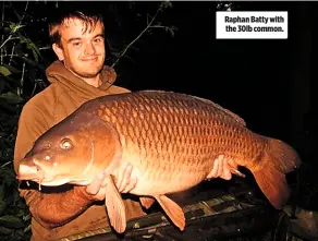  ??  ?? Raphan Batty with the 30lb common.