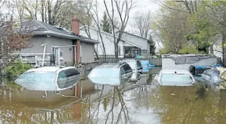  ?? THE CANADIAN PRESS FILES ?? Flood waters breach the Gatineau River and flood a neighbourh­ood in Gatineau, Que., on May 10.