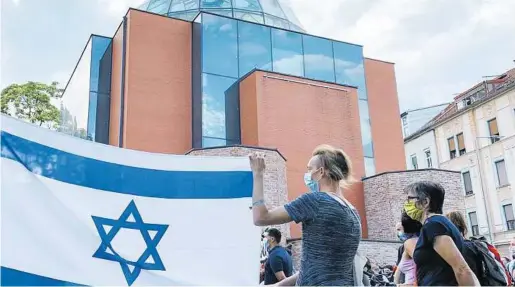  ?? APA ?? Eine Solidaritä­tskundgebu­ng nach dem Angriff auf die jüdische Gemeinde Graz im August