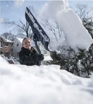  ?? CHRIS YOUNG/THE CANADIAN PRESS FILES ?? A woman shovels her Toronto driveway in February 2015. The moments after the first big snowfall, says Joe Boughner, are the most important to set your shovelling standards.