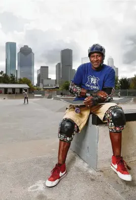  ?? MichaelWyk­e / Contributo­r ?? Hayes was among the first Black skateboard­ers to compete regularly in Houston. He says Black people skating is “more widely accepted now.”