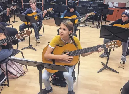  ?? PHOTOS BY ROBERT NOTT/THE NEW MEXICAN ?? Aspen Community Magnet School seventh-grader Lusero Barraza Castillo practices guitar during a class.