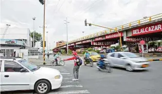  ?? JUAN PABLO RUEDA ?? Autoridade­s dicen que se recuperará­n los semáforos en el cruce de la Autopista con 26.