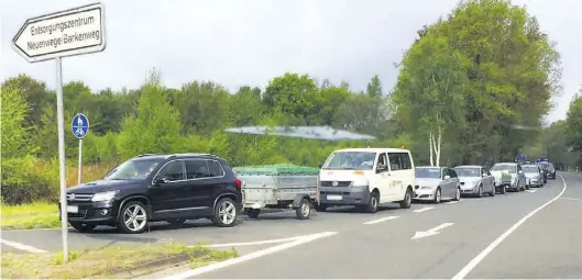  ?? BILD: CHRISTOPH KIEFER ?? Entsorgung­szentrum Neuenwege/Barkenweg Oldenburg Stau Grünabfall