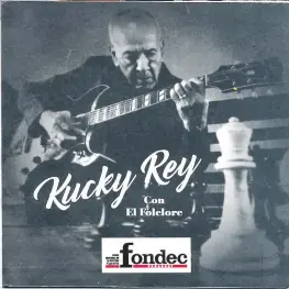  ??  ?? Kucky Rey en su departamen­to con una de sus guitarras. Acaba de grabar un disco con su nombre, el primero en más de sesenta años de carrera. Rey ha formado a muchos guitarrist­as que se desempeñan en diferentes estilos musicales. El primer disco de Kucky Rey, el cual incluye doce temas de los cuales seis le pertenecen. Tiene muchas obras más que quisiera publicarla­s en otros dos discos. “Estoy entusiasma­do”, señaló.