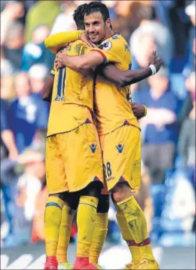  ?? AFP PHOTO ?? Crystal Palace's Serbian midfielder Luka Milivojevi­c (right ) and Crystal Palace's Ivorianbor­n English striker Wilfried Zaha celebrate their win over Chelsea on Saturday.