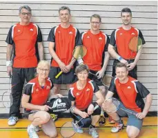  ?? FOTO: VEREIN ?? Das Wangener Badmintont­eam: (hintere Reihe von links) Werner Uttikal, Hermann Schoder, Bruno Schmidt, Simon Mair, (vordere Reihe von links) Christine Wagner, Birgit Herz und Janis Täuber.