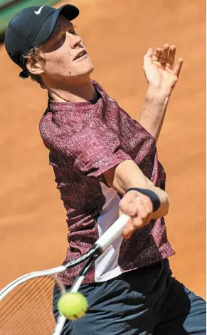  ?? — AFP ?? Back to you: Jannik sinner returns a forehand to Ugo Humbert during their first round match of the Italian Open.