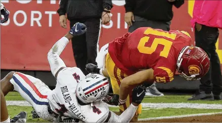  ?? LUIS SINCO/LOS ANGELES TIMES/TNS ?? USC wide receiver Drake London (15) is injured in a collision with Arizona cornerback Christian Roland-wallace while scoring on a 6-yard touchdown catch in the second quarter at Los Angeles Memorial Coliseum on Oct. 30.