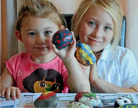  ??  ?? Brinley and Emmalyn Brough demonstrat­e their rock painting skills as part of Waipa Rocks.