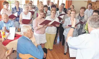  ?? FOTO: ALOIS GROSS ?? In der Gaststätte Dreifaltig­keitsberg sang der Chor der Banater für die Gäste Heimatlied­er.