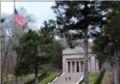  ?? CHRISTOPHE­R SULLIVAN VIA ASSOCIATED PRESS ?? Visitors mount the stairs of the Memorial Building at the Abraham Lincoln Birthplace National Historical Park near Hodgenvill­e, Ky.