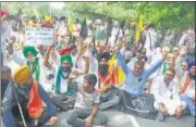  ?? HT PHOTO ?? Farmers protest in Chandigarh on August 29 against the lathicharg­e on farmers during agitation in Karnal.