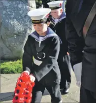  ?? 17_T46_Remembranc­eSunday08 ?? Jodi Anderson lays a wreath on behalf of Oban Sea Cadets.