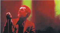  ?? RAY CHAVEZ/STAFF ?? The Damned vocalist Dave Vanian performs in concert Tuesday at the Fillmore in San Francisco.