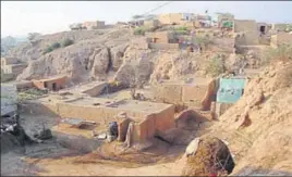  ?? HT PHOTO ?? Houses built on the mound in Sirsa. The archaeolog­ical department on Tuesday filed a status report in the Punjab and Haryana high court on the ancient mound.