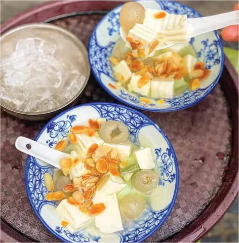  ?? Photo courtesy of bepmina.vn ?? f PERFECT PUDDING: 'Chè khúc bạch' at Chè Nhà Suvy.