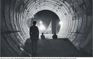  ?? ?? Representa­ción ‘Rebel Delirium’ en el túnel del metro de Sant Antoni (Barcelona) en 1977.