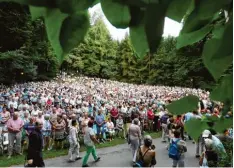  ??  ?? Eine Art Open Air des Glaubens: Das ist Jahr für Jahr der Himmelfahr­tstag in Maria Vesperbild.