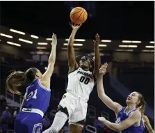  ?? COLIN E. BRALEY — THE ASSOCIATED PRESS ?? Colorado guard Jaylyn Sherrod attempts to score over Drake guards Ava Hawthorne, left, and Shannon Fornshell during Friday’s game in Manhattan, Kan.