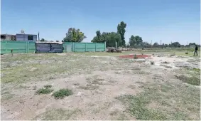  ??  ?? Vista de los alrededore­s de la institució­n. Un grupo de ejidatario­s donó el terreno donde construyer­on la escuela con el apoyo de los padres de familia.