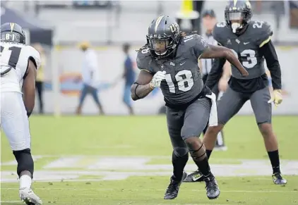  ?? PHELAN M. EBENHACK/CORRESPOND­ENT ?? UCF senior LB Shaquem Griffin, the reigning AAC Defensive Player of the Years, says he’s “confident” in what the Knights can do in 2017.