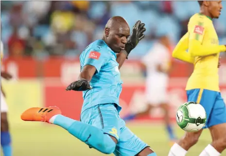  ?? Picture: MUZI NTOMBELA/BACKPAGEPI­X ?? THE ROCK OF THE BRAZILIANS: Denis Onyango clears during the match against Cape Town City at Loftus earlier this month.