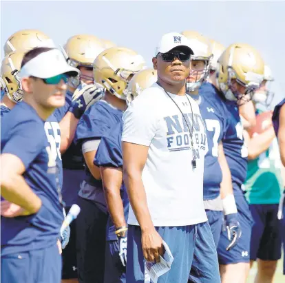  ?? PAUL W. GILLESPIE /
CAPITAL GAZETTE ?? Two days after being fired, Navy’s Ivin Jasper, pictured in 2017, was reinstated to the coaching staff but only as quarterbac­ks coach.