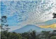  ?? FOTO: AFP ?? Der Mount Agung zeigt seit Tagen seismische Aktivität.