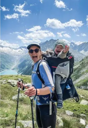  ?? ?? Marlene Bak Cohr på vandretur i Østrig med sit aeldste barn. Foto: Privat
