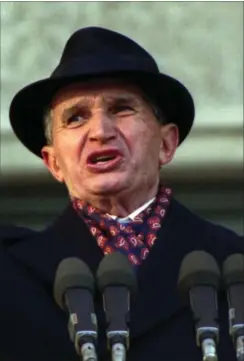  ?? FOTO: AP ?? Blot en måned før Ceausescu blev styrtet, talte han til folket i Rumæniens hovedstad, Bukarest.