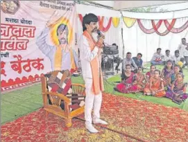  ?? HT PHOTO ?? Maratha leader Manoj Jarange-Patil addresses visitors at Antarwali Sarati about issues concerning Marathas and how they should vote in the upcoming elections