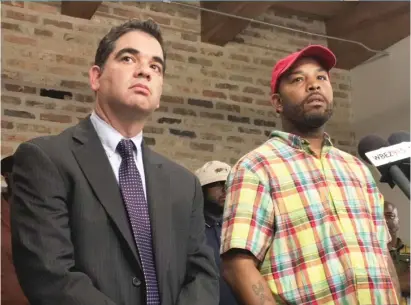  ??  ?? Attorney Joshua Tepfer ( left) looks on as his client, Leonard Gipson, recounts how disgraced Chicago Police Sgt. Ronald Watts planted drugs on him three times after Gipson refused to pay Watts bribes.
| ANDY GRIMM/ SUN- TIMES