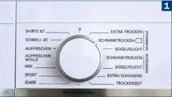  ??  ?? 1 3(1) Das klassische Wahlrad ermöglicht den direkten Zugriff auf die 15 Hauptprogr­amme, die Feineinste­llung ...(2) … erfolgt über die Tasten am Display. Hier erscheint auch die Restlaufze­it(3) An Luftpolste­rfolie erinnert diese Struktur im Edelstahl der Trommel, die besonders schonend die Wäsche massiert(4) Im unteren Bereich der Öffnung sitzt wie üblich das Flusensieb – passgenau und einfach zu reinigen