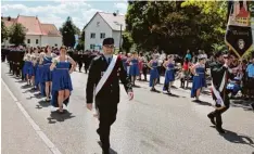  ??  ?? Für den Verein aus der Nachbarsch­aft hatte die Freiwillig­e Feuerwehr Wemding ger ne die Patenschaf­t übernommen.