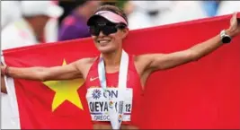  ?? XINHUA ?? Team China’s Qieyang Shijie, who hails from Qinghai province, celebrates winning bronze in the women’s 35km race walk at the 2022 World Athletics Championsh­ips in Eugene, Oregon.