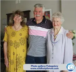  ?? Photo: Wilma Adamson ?? With Joan are her daughter, Marian Mulligan from Stilbaai and son, Robert Millett-Clay from Benoni.