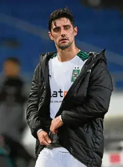  ?? FOTO: STUART FRANKLIN / GETTY IMAGES ?? Lars Stindl nach dem enttäusche­nden Aus von Borussia Mönchengla­dbach bei Hannover 96