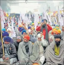  ?? SAMEER SEHGAL & ANI ?? Farmers leaving for Delhi to participat­e in the demonstrat­ion against the Centre’s agricultur­e laws, in Amritsar on Friday; and (right) protesters during a protest at the Singhu border.