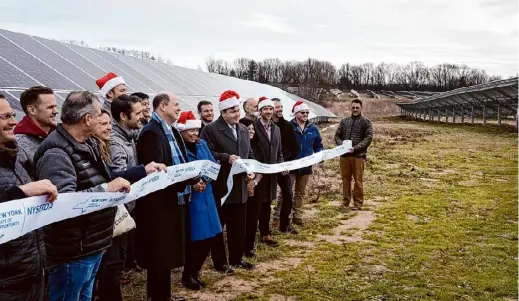  ?? Will Waldron/times Union archive ?? NYSERDA, which supports projects such as this solar farm that opened in 2018 in Halfmoon, is offering publicists $500,000 to help promote New York’s green energy initiative­s and fight the public relations headwinds they face.