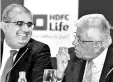  ?? PHOTO: KAMLESH PEDNEKAR ?? HDFC Life Managing Director &amp; Chief Executive Officer Amitabh Chaudhary and HDFC Life Chairman Deepak Parekh ( right) at a press conference in Mumbai on Monday