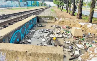  ?? /LUIS GARCÍA ?? Llaman a los celayenses a dejar de tirar basura en las calles.