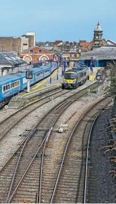  ?? GEOFF GRIFFITHS ?? Left: LSL’s Midland Pullman, with power cars Nos. 43055/43046, stands at Scarboroug­h on May 3 having arrived with the 1Z43/06.21 ‘Yorkshire Coast Pullman’ from Maidenhead.