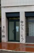  ??  ?? Simboli nazisti Le svastiche sui muri