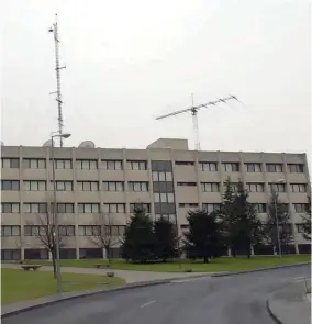  ??  ?? A la izquierda, la sede del CNI en la madrileña Avenida de Padre Huidobro y, a la derecha, su actual director, Félix Sanz Roldán.