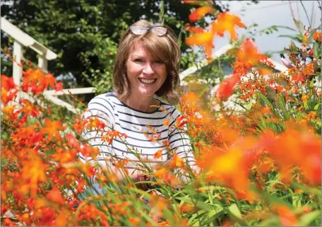  ?? Picture: Robert Perry ?? Crime writer and gardener Theresa Talbot in her garden in Clarkston, Glasgow